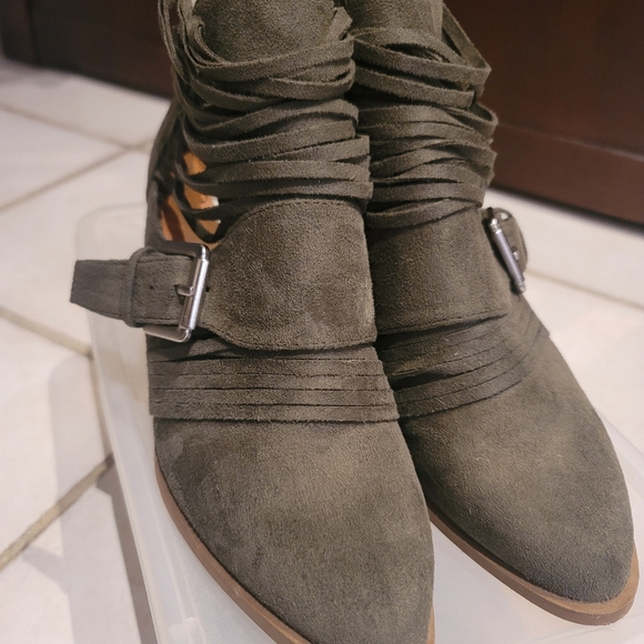 Army green cut-out boots - Picture 6 of 13